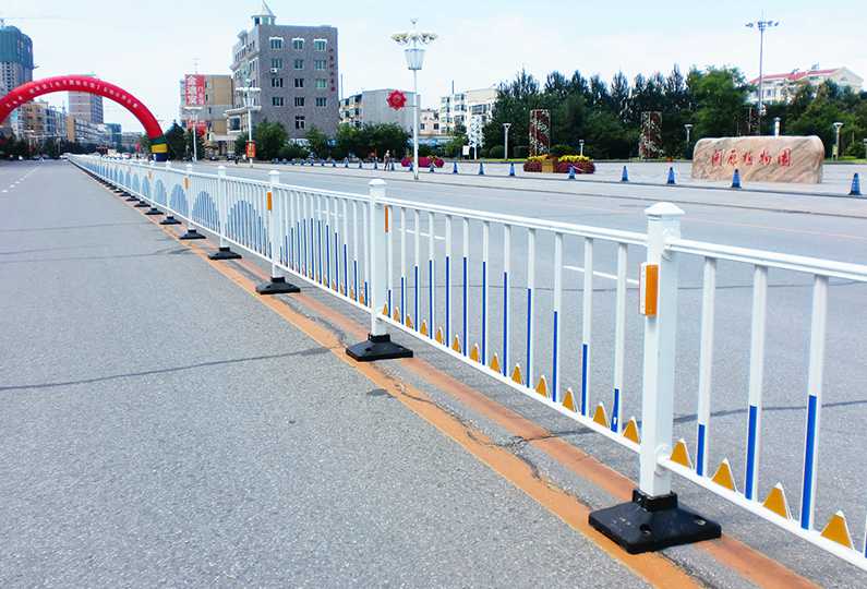 【48812】为农村公路装置护栏 保证大众出行安全