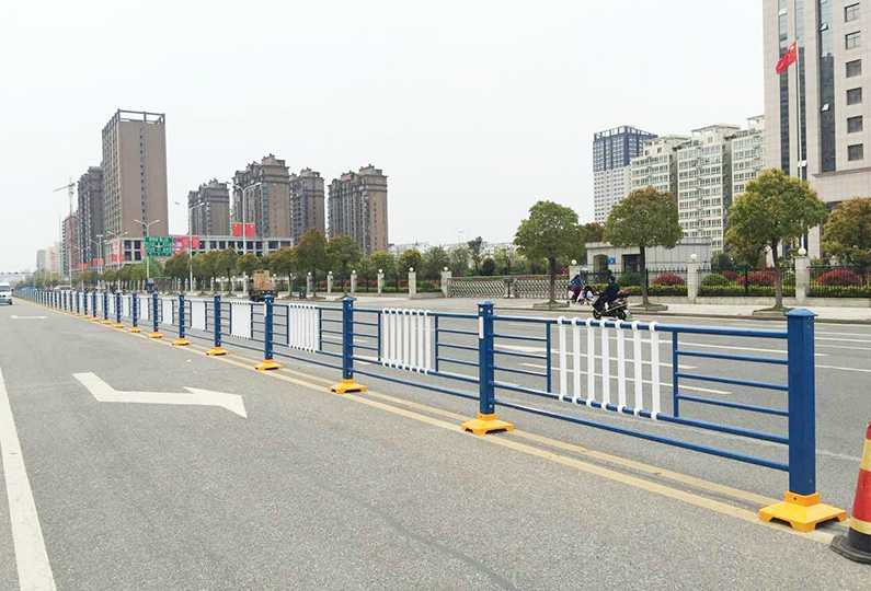 阳城这些路段增设路途中心阻隔U型护栏！